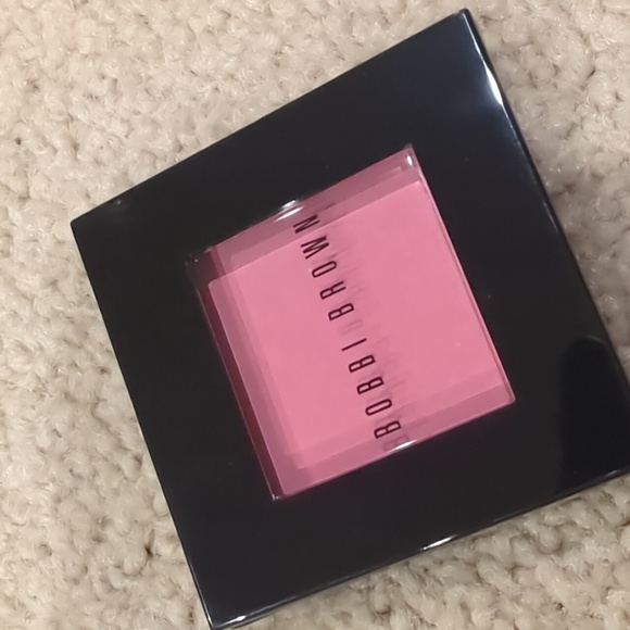 Bobbi Brown Pretty Pink (41) blush - Picture 3 of 3